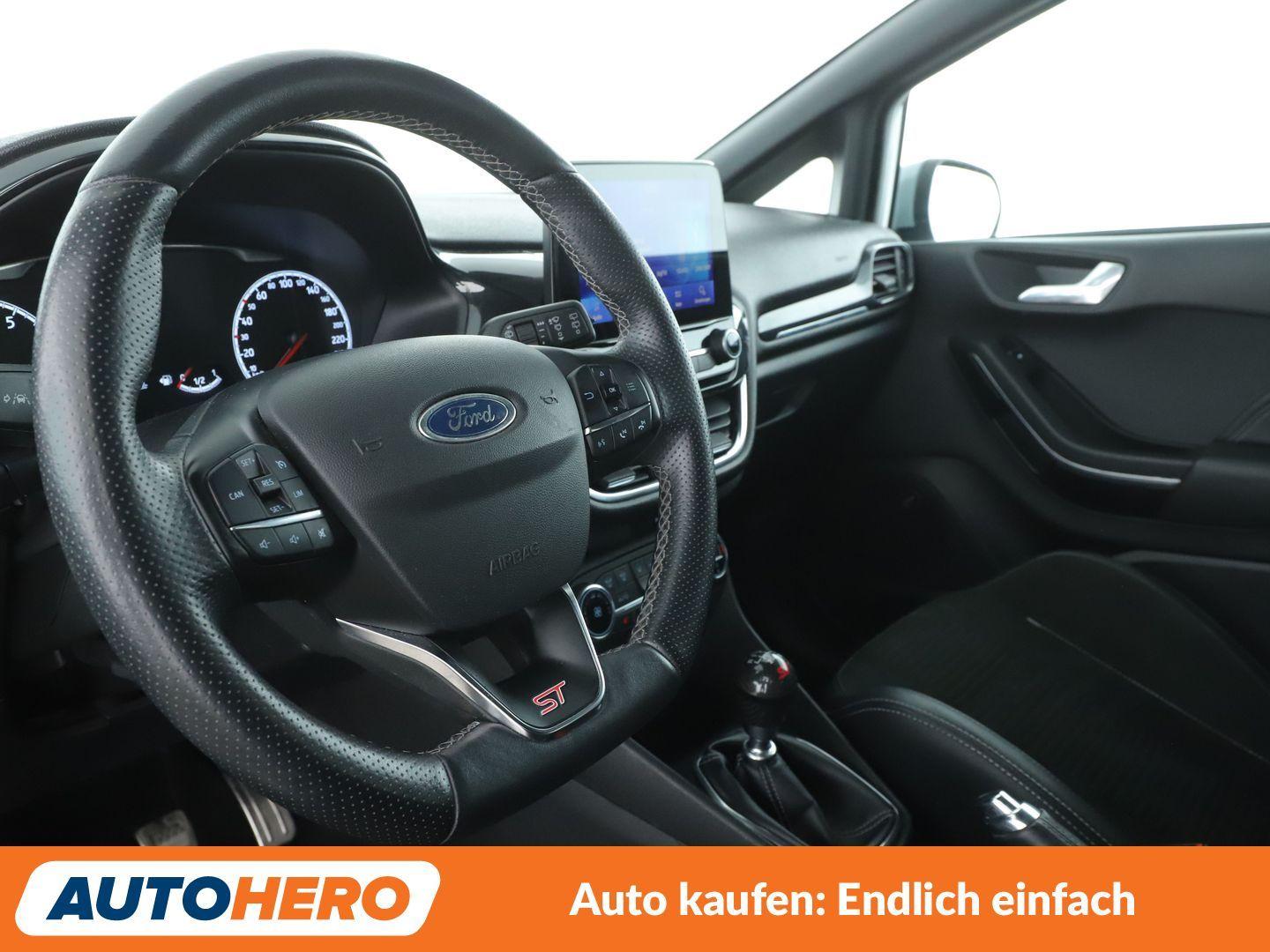 Ford Fiesta 1.5 EcoBoost ST *NAVI*LED*TEMPO*PDC*PANO*