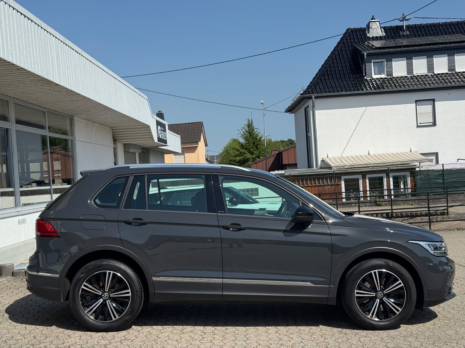 Fahrzeugabbildung Volkswagen Tiguan Active eHybrid/Navi/LED/AHK/HUD/360°Cam/