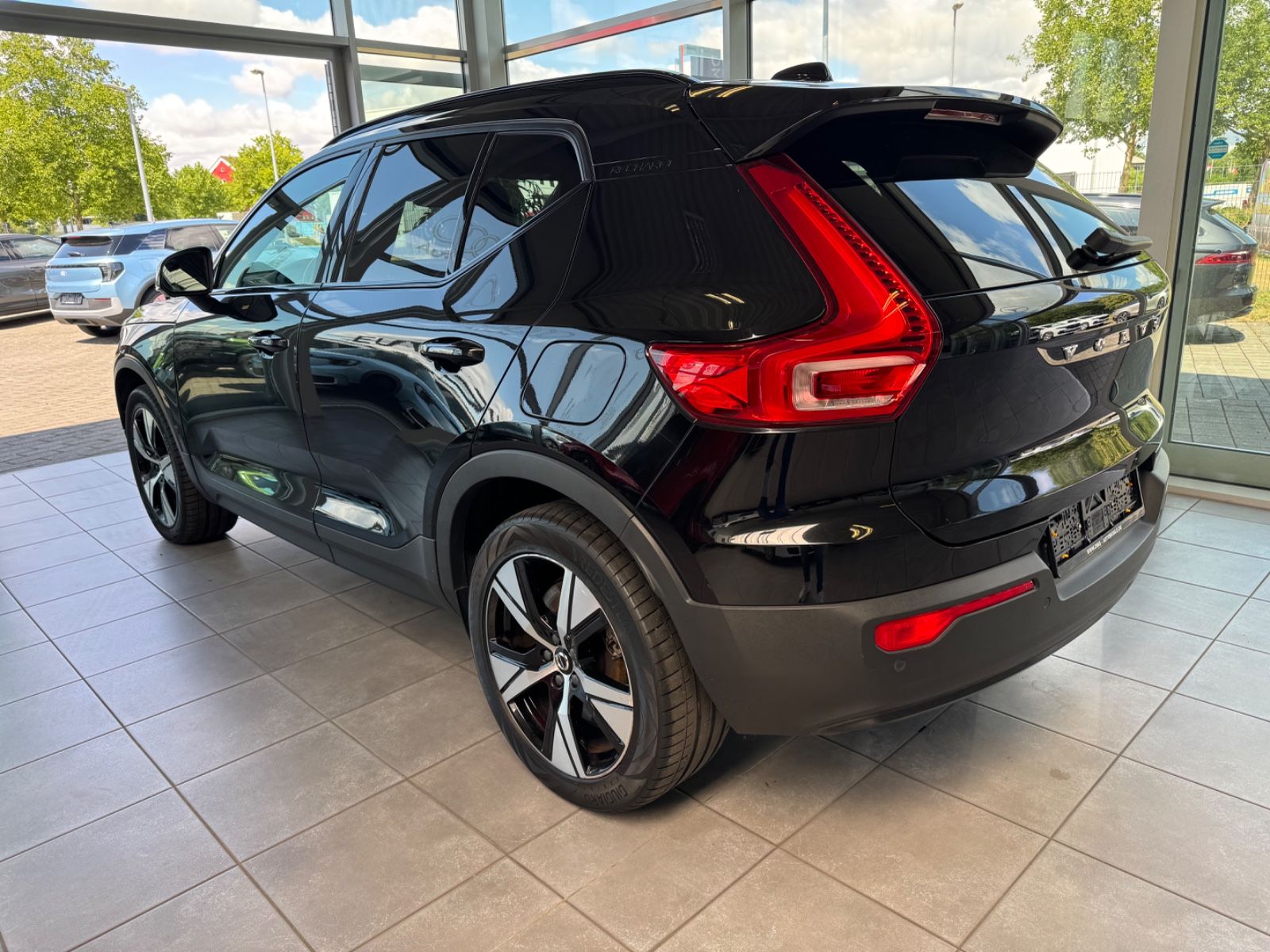 Fahrzeugabbildung Volvo XC 40 XC40 R Design Recharge Pure Electric AWD