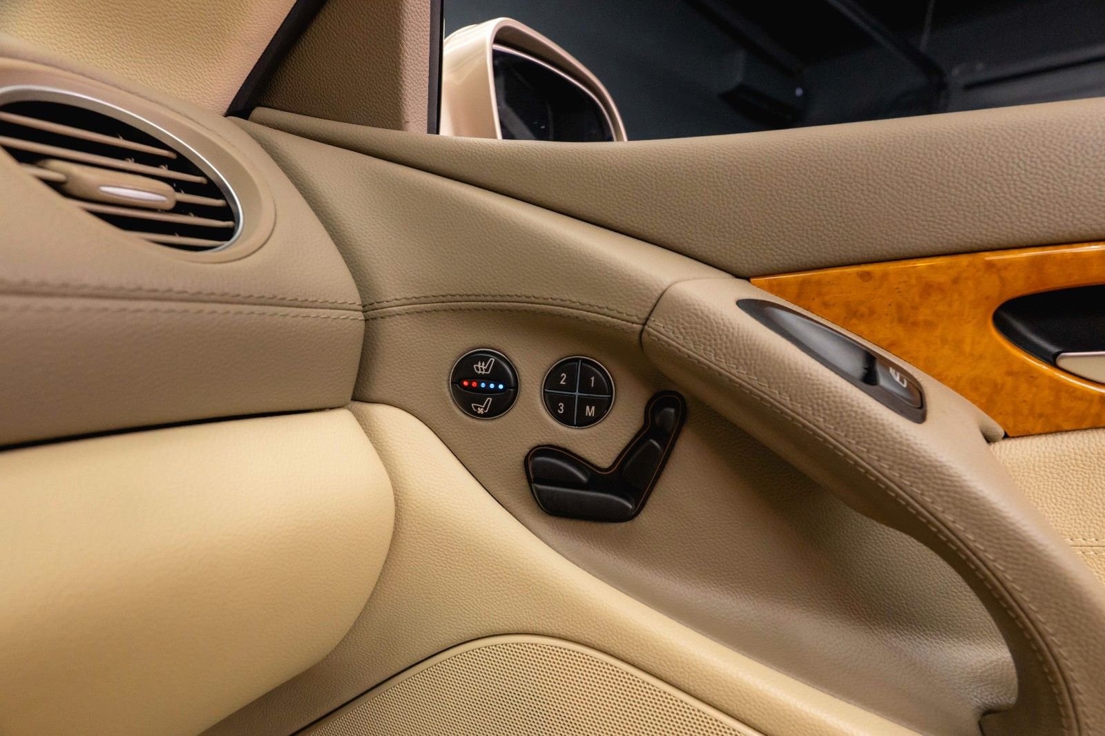 Fahrzeugabbildung Mercedes-Benz SL 500 V8 AMG *Unfallfrei*TÜV NEU*Scheckheft*ABC