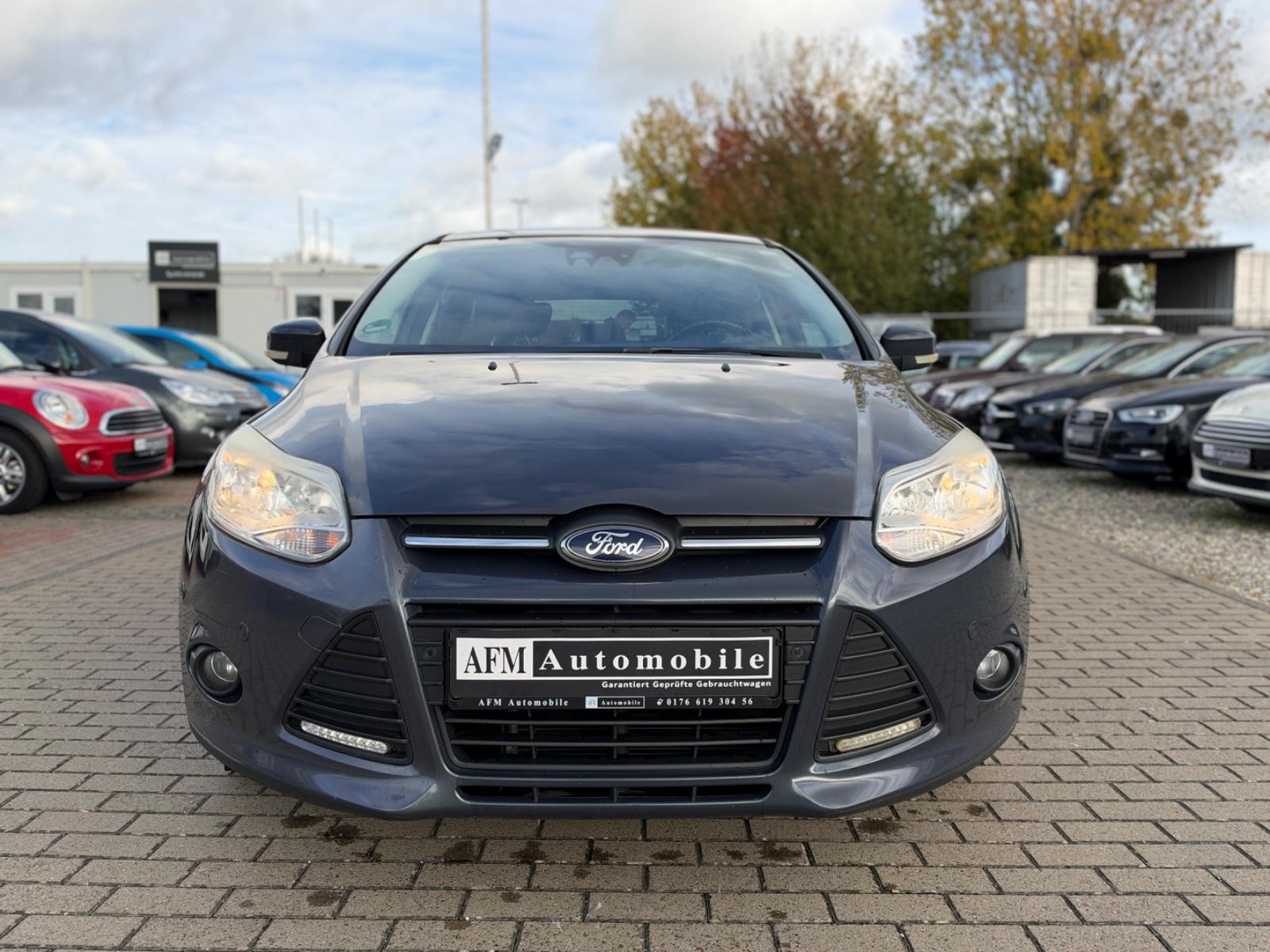 Ford Focus 2014 — interior