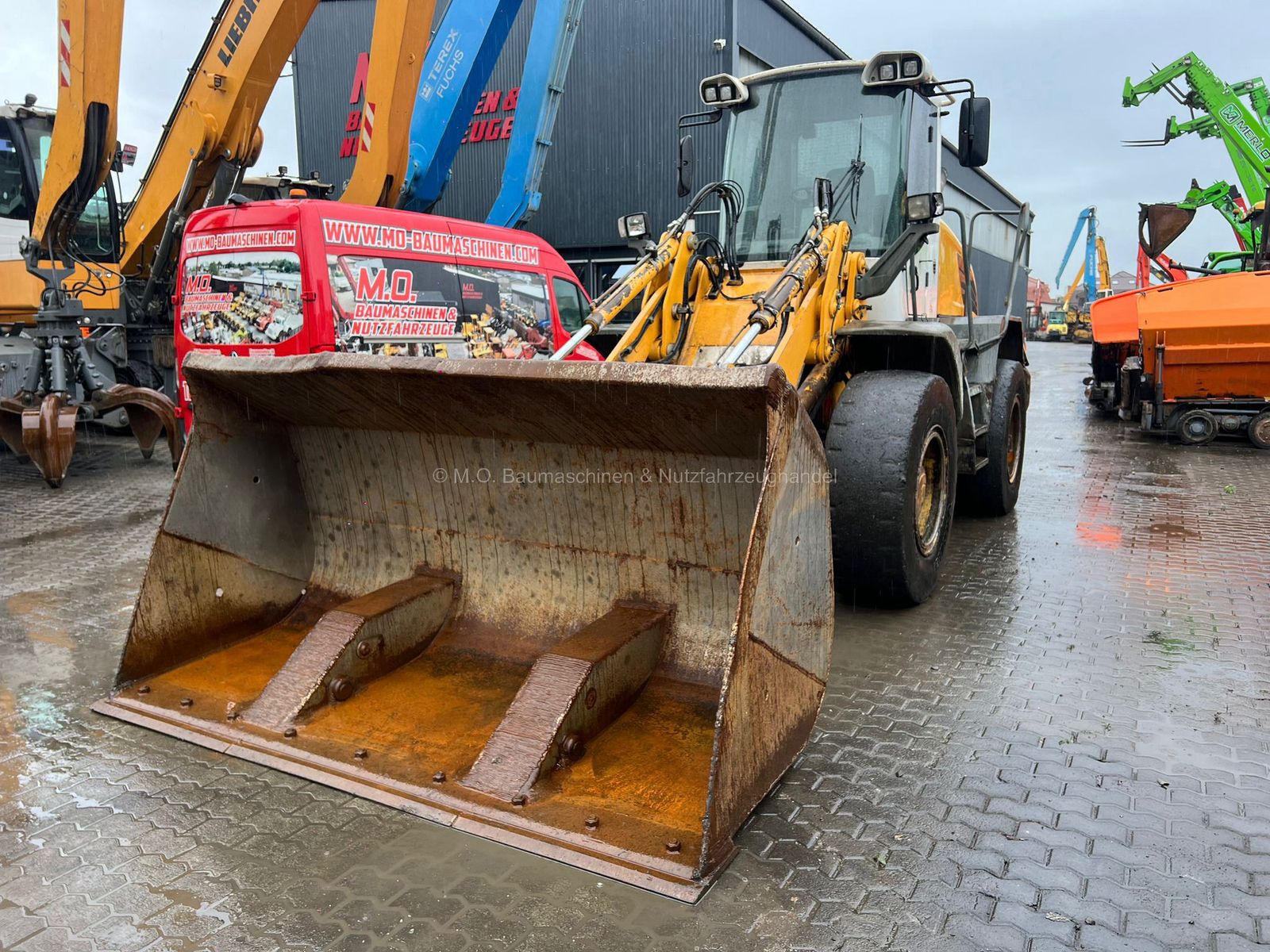 Fahrzeugabbildung Liebherr L524 /SW / AC/ Hochkippschaufel/