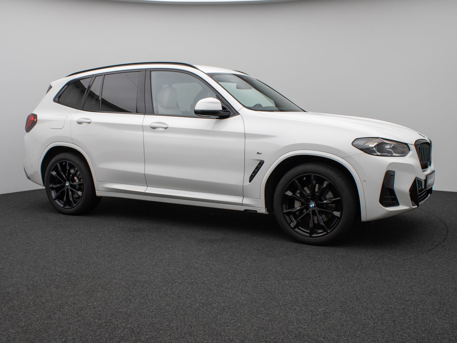 Fahrzeugabbildung BMW X3 xD30d M Sport Kamera DAB HiFi AHK Komfort 20"