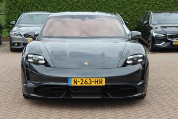 صورة 9 لـ 2020 Porsche TAYCAN