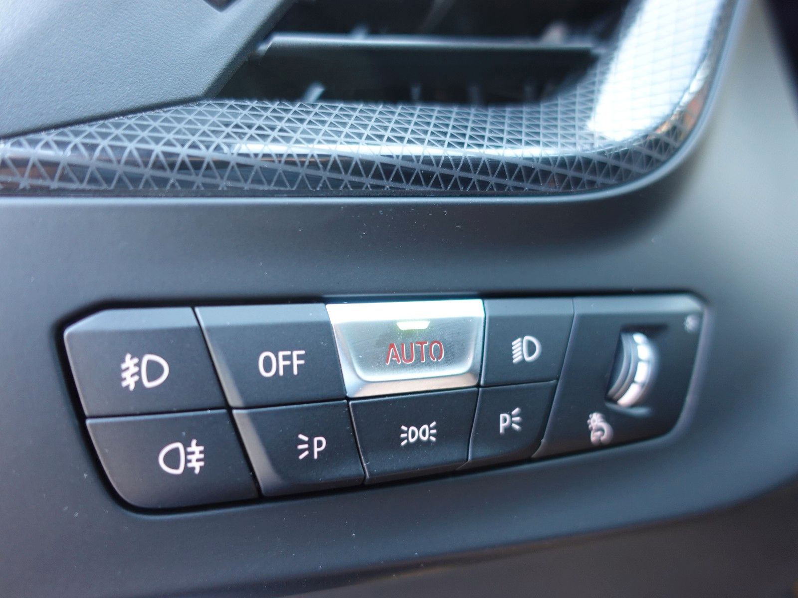 Fahrzeugabbildung BMW 220i Gran Coupé M Sport LED/HUD/Pano/HarmanKard.