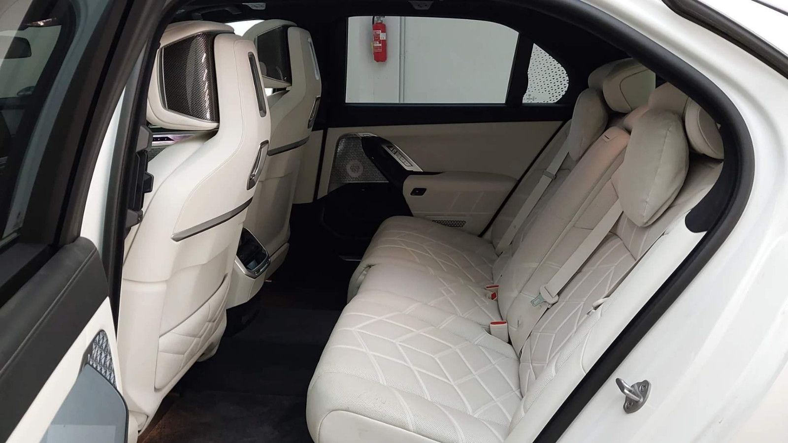 Fahrzeugabbildung BMW M760 e xDrive M-SPORT|TV|B&W|SKY-LOUNGE|MEGAVOLL