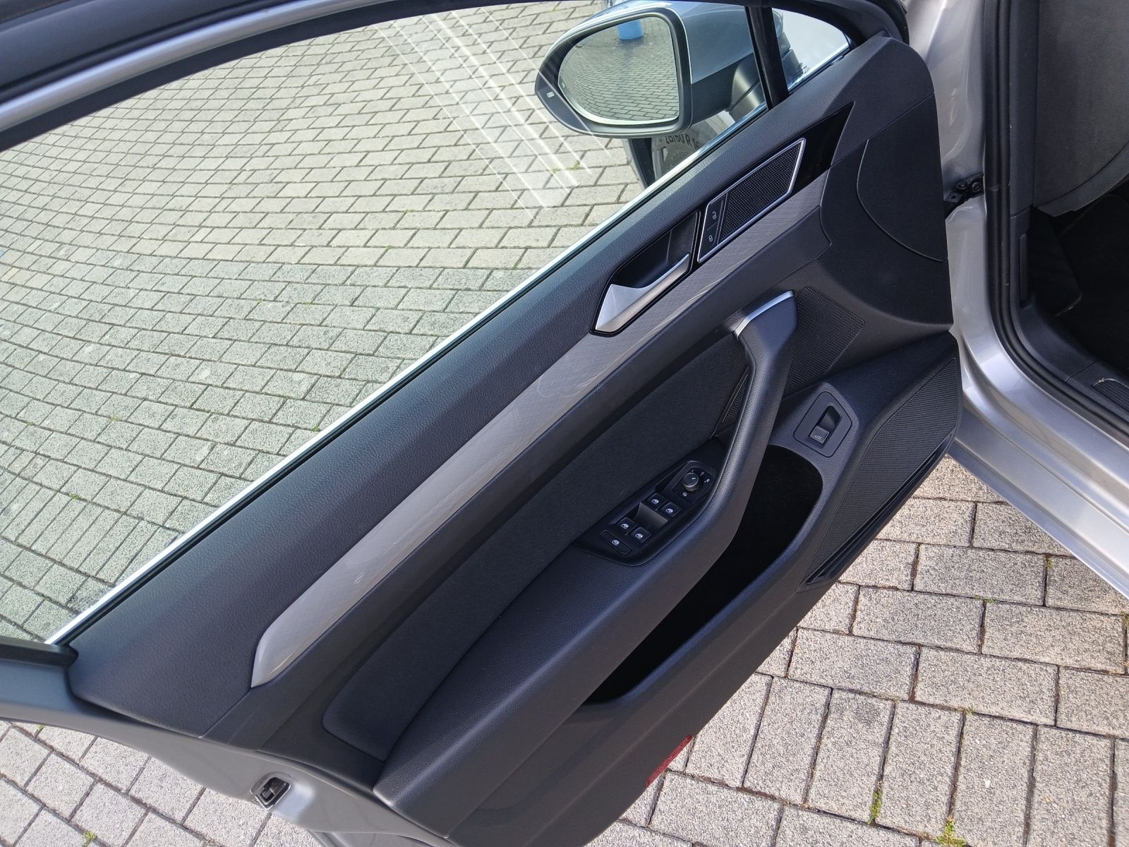 Fahrzeugabbildung Volkswagen Passat Variant TDI Business DSG LED Navi ACC RFK