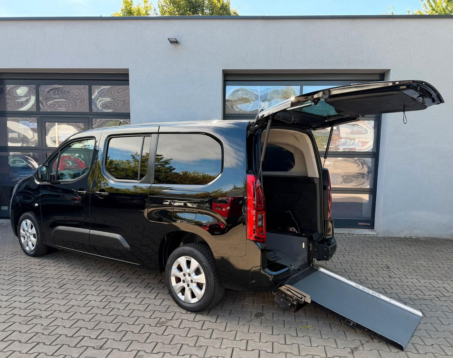 Opel Combo Elektro Behindertengerecht Rollstuhlrampe