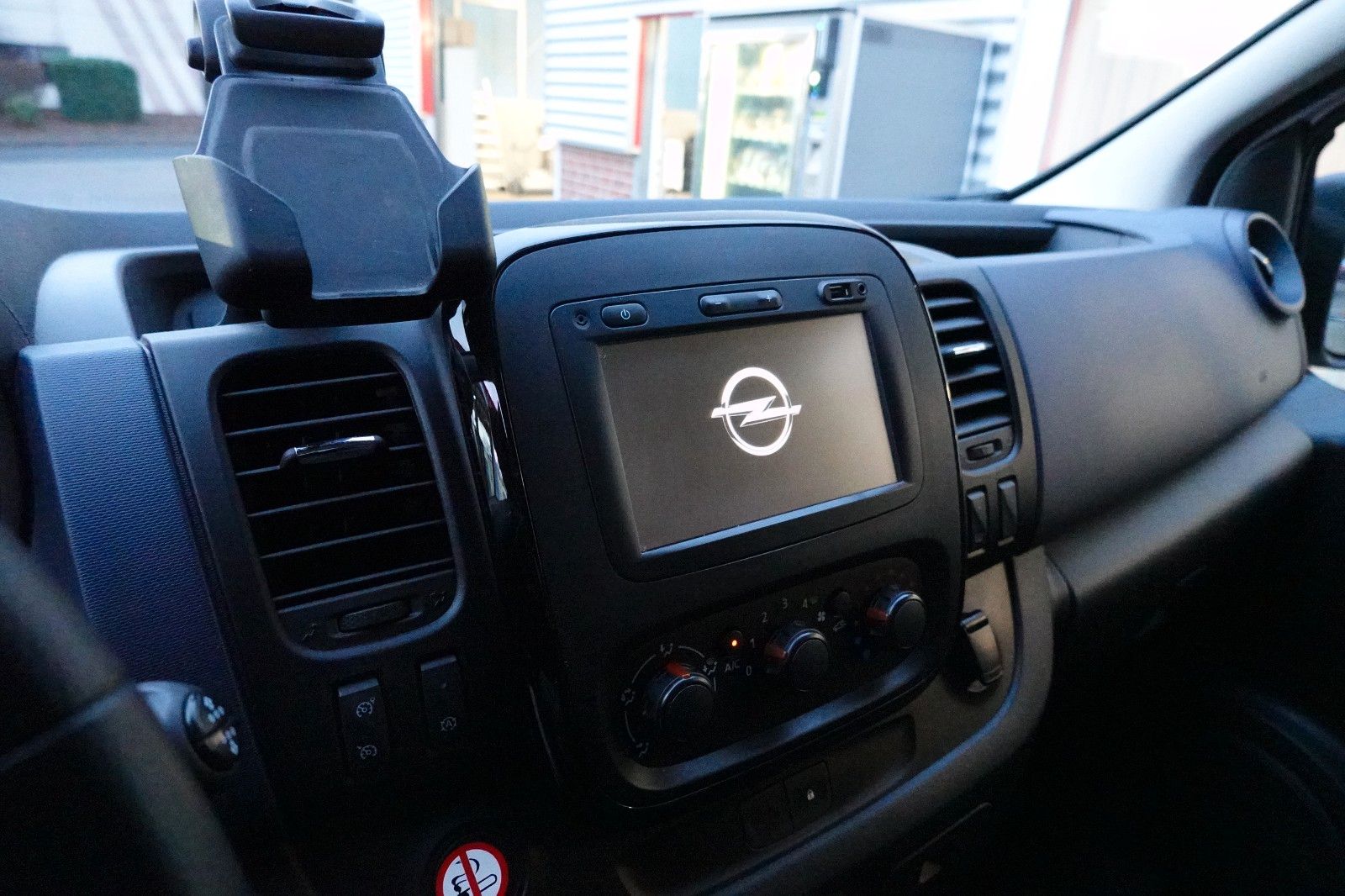Fahrzeugabbildung Opel Vivaro B Kasten1H1  2,9t mit Regalsystem