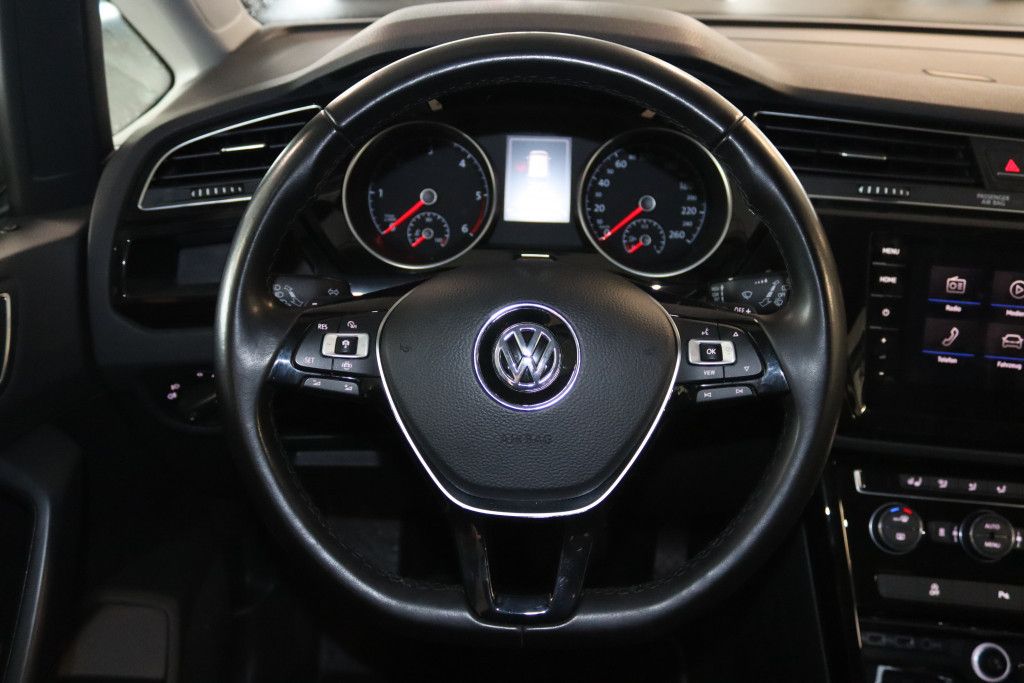Fahrzeugabbildung Volkswagen Touran 2.0 TDI DSG Highline-Navi-LED-STDHZ-ACC-