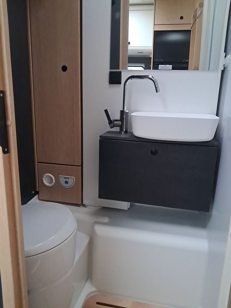 Fahrzeugabbildung Sunlight Adventure T 67 Automatik, Dörr Edition, TV