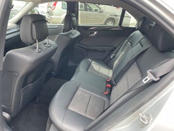Mercedes E 200 - 11