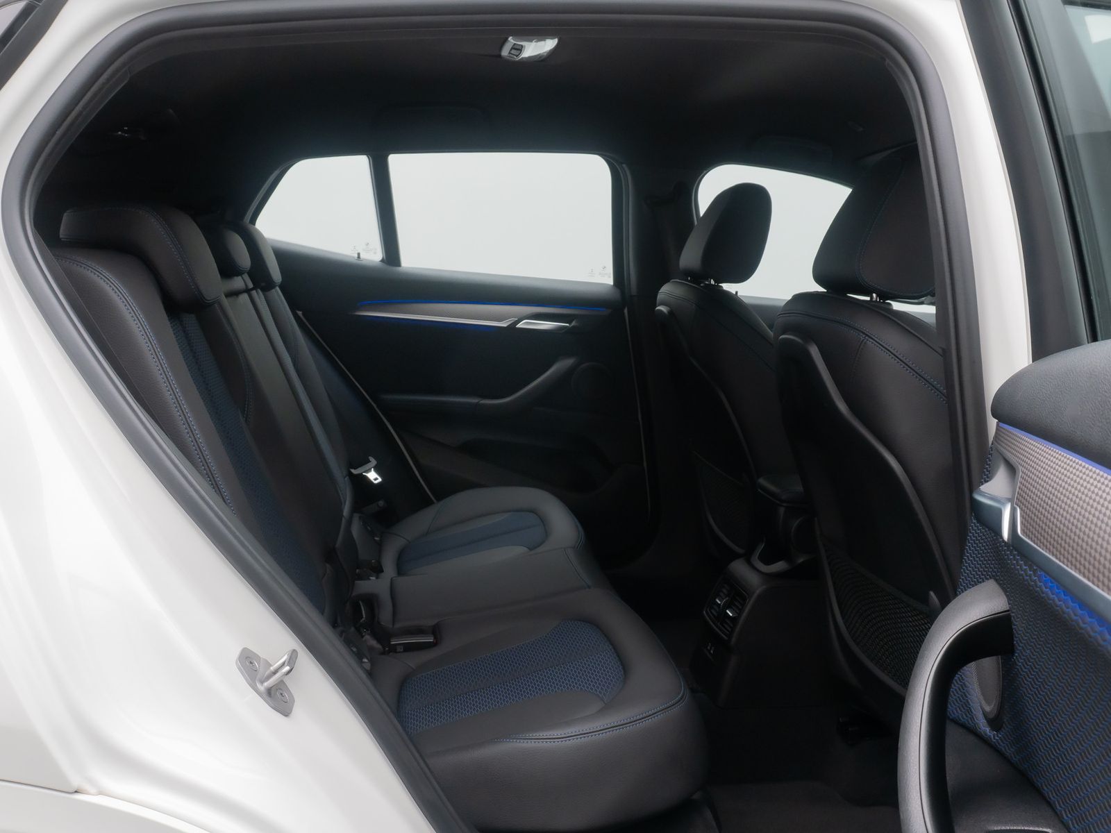Fahrzeugabbildung BMW X2 sD18d M Sport DAB Kamera LED ParkAss Navi 19"