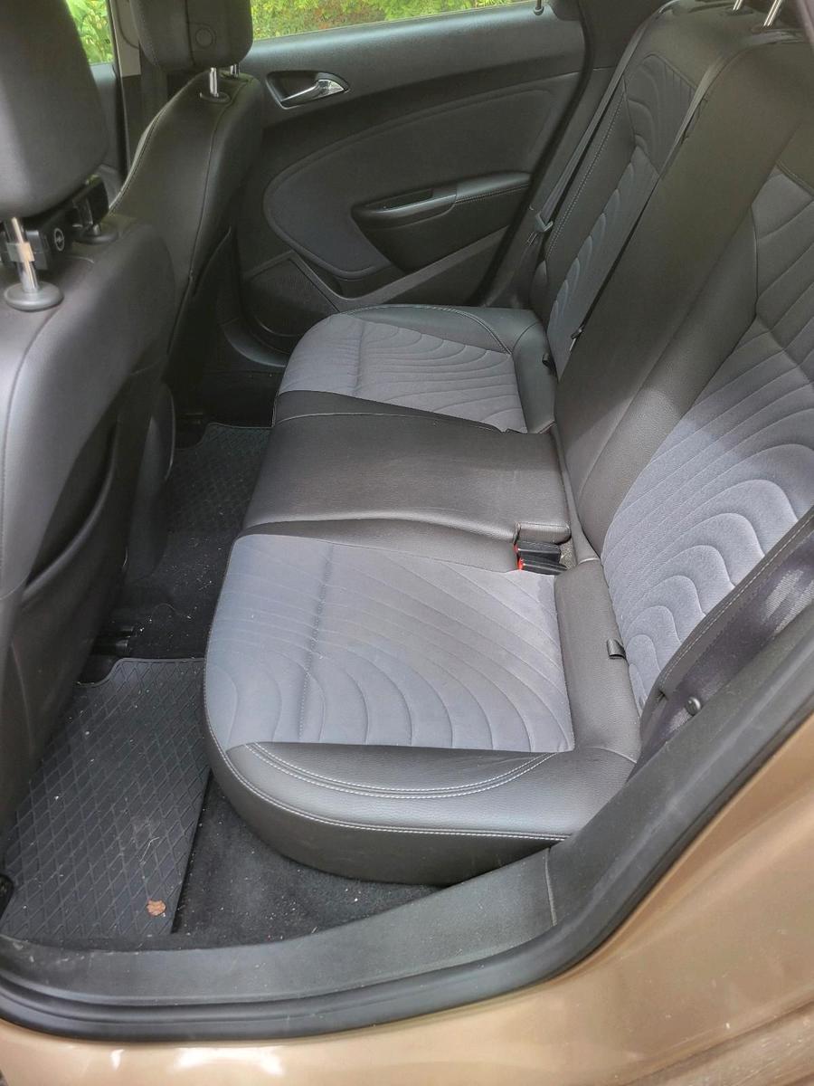 Opel Astra 2014 — photo 11