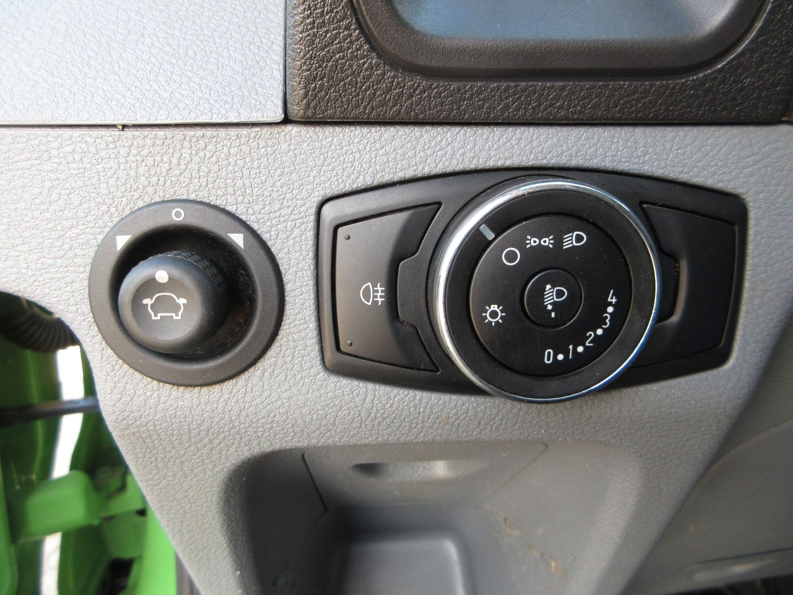 Fahrzeugabbildung Ford Transit Pritsche 350 L4 DoKa/AHK 3,5 to/7-Sitz