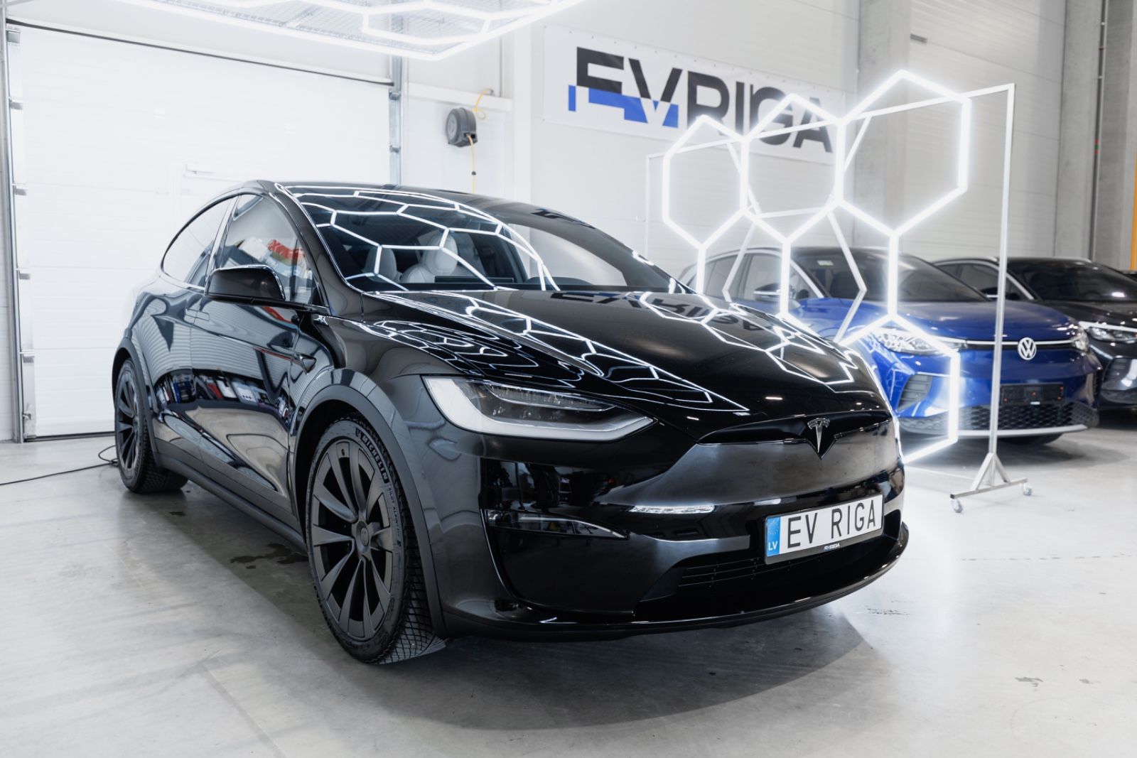 Tesla Model X Long Range/6 seats/22"/White in/Yoke/HW4
