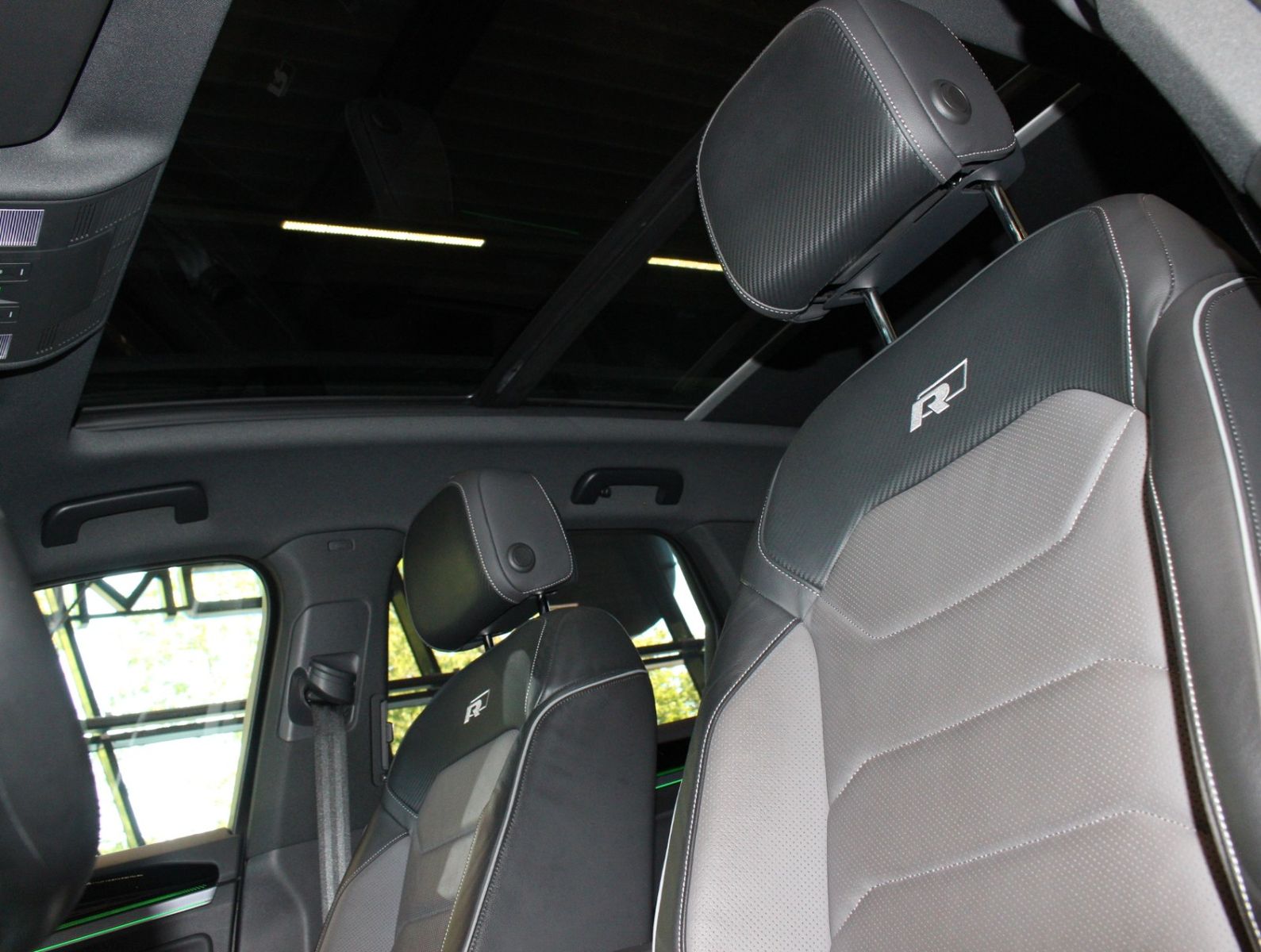Fahrzeugabbildung Volkswagen Touareg 4.0 V8 TDI  4M  R-Line*PNRM*AHK*HUD*Voll