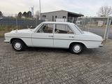 Mercedes-Benz 200 / 200/8 - Mercedes-Benz 200 aus 1968 mit Benzin-Antrieb: Limousine