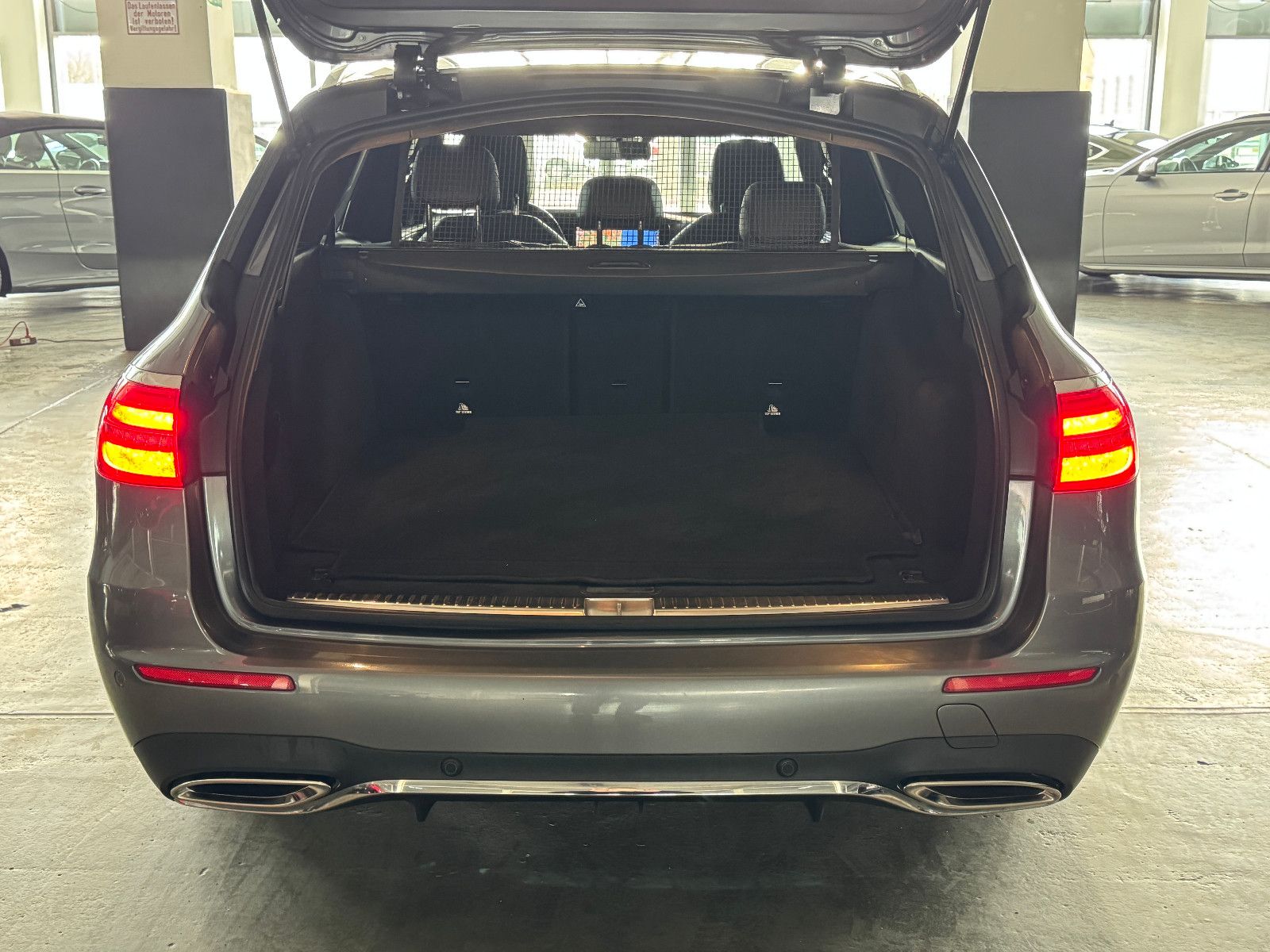 Fahrzeugabbildung Mercedes-Benz E 250 T 9GT 2X AMG LINE DISTRONIC MEMORY 20 ZOLL