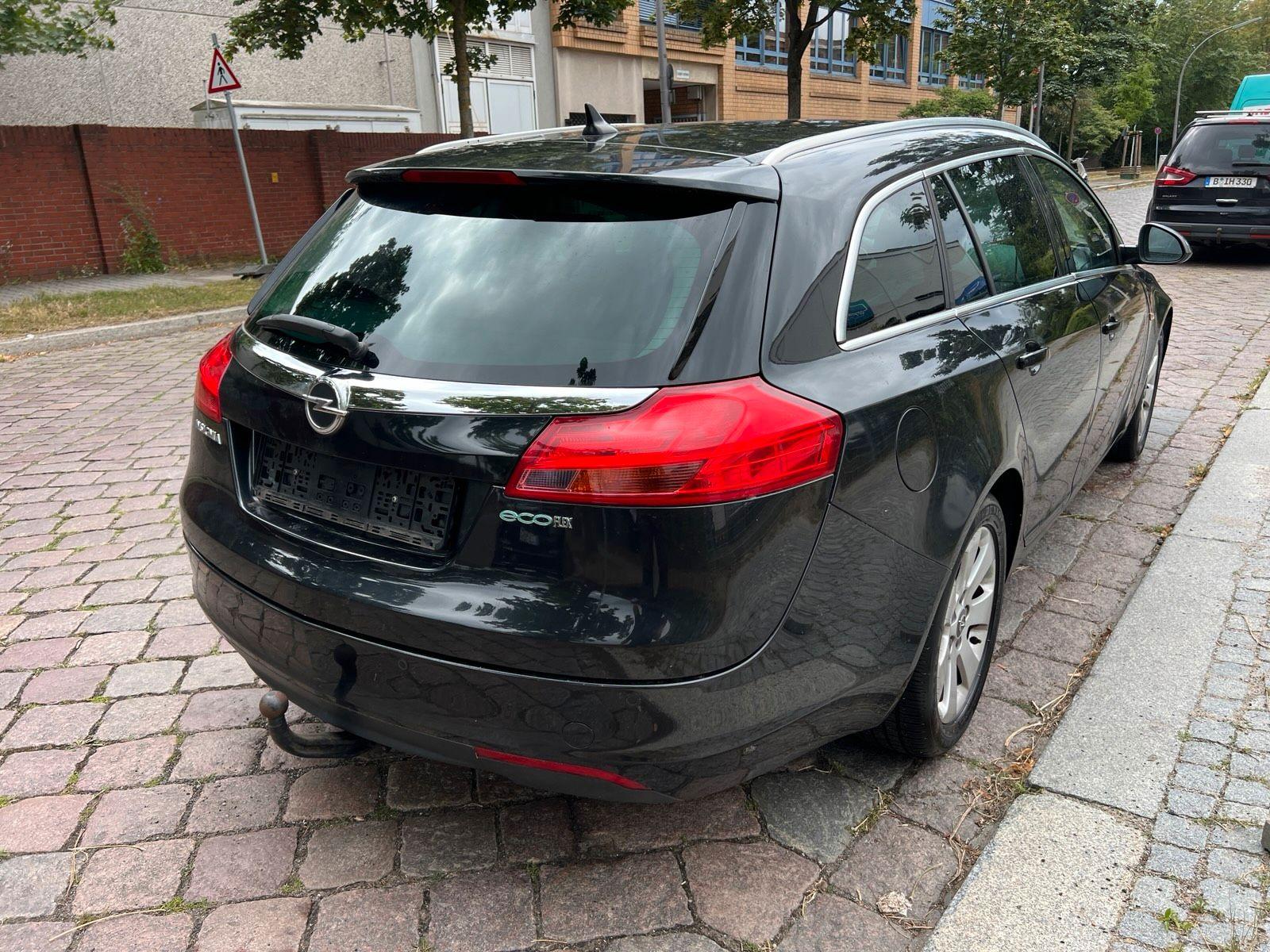 Opel Insignia 2011 — photo 11