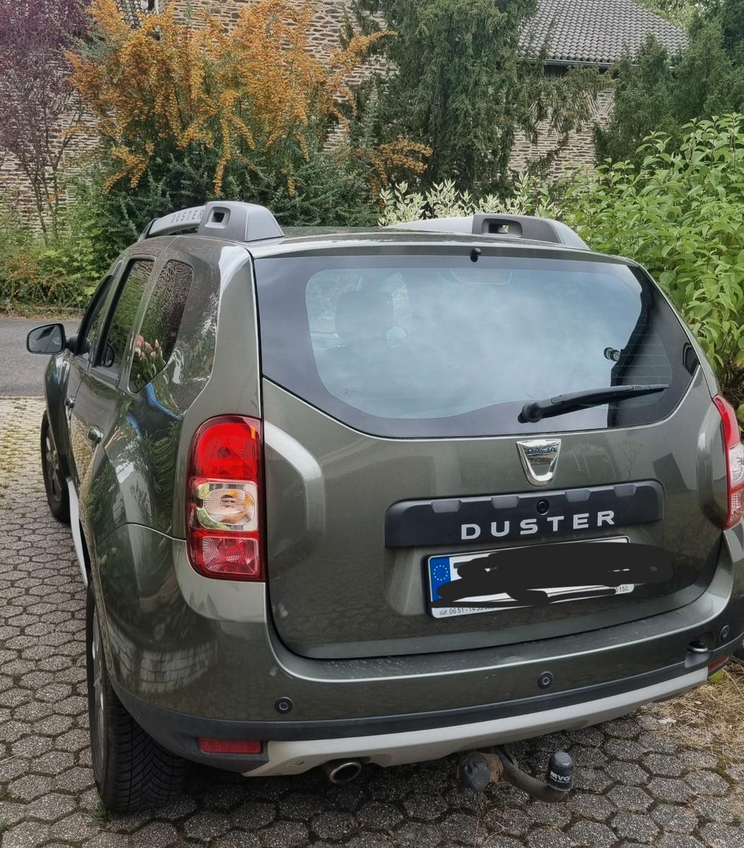 Dacia Duster 2015 — rear view