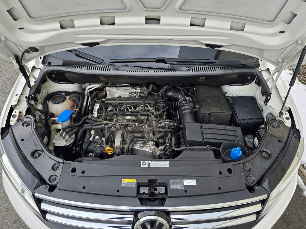 VW Caddy Kasten Edition 35 2.0TDI 150PS AHK ACC VW Caddy Kasten Edition 35 2.0TDI 150PS AHK ACC