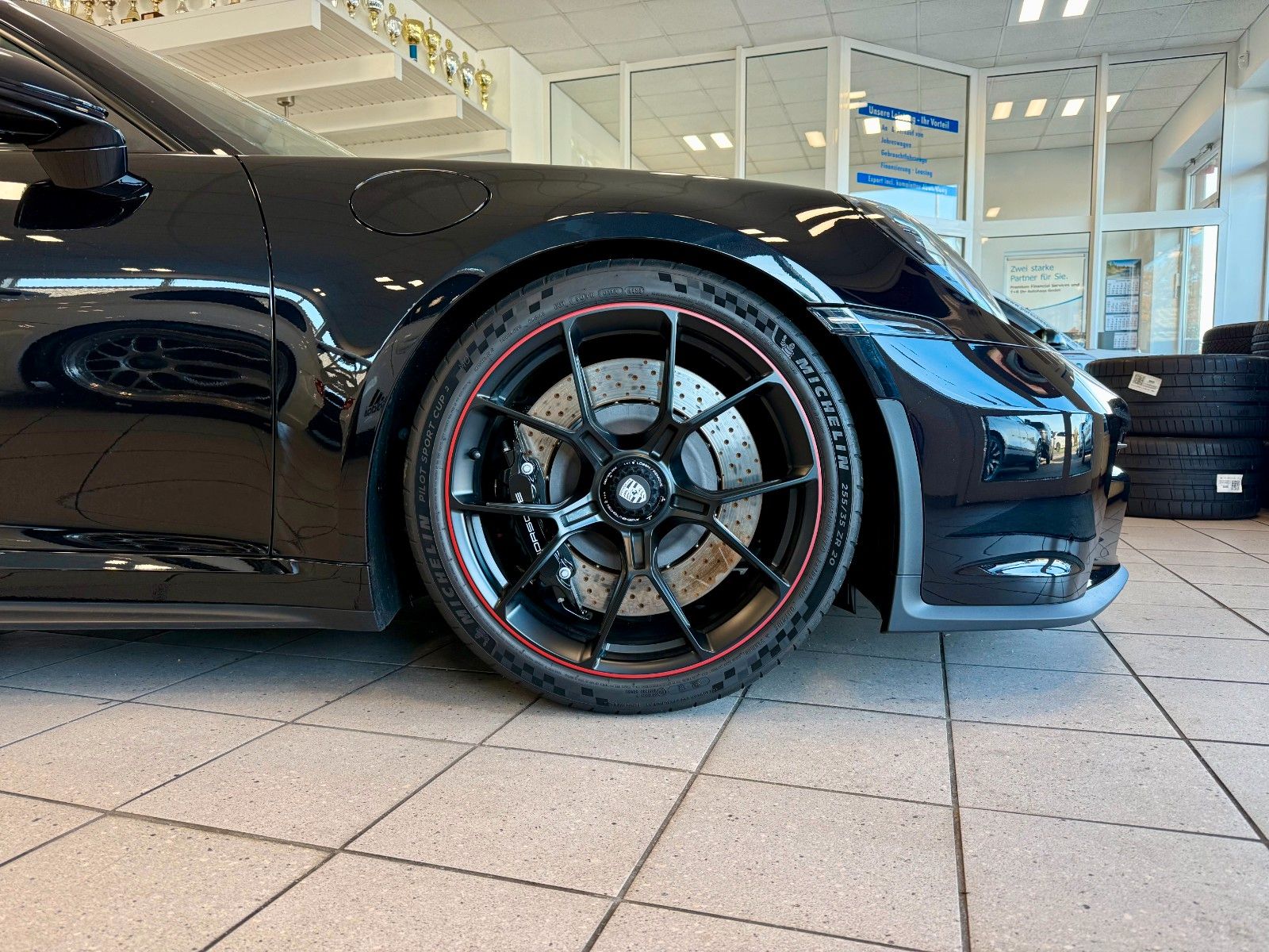Fahrzeugabbildung Porsche 911 992 GT3 Touring PDK Vollschalensitze/Carbon