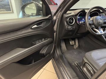 Alfa-Romeo Stelvio - 6