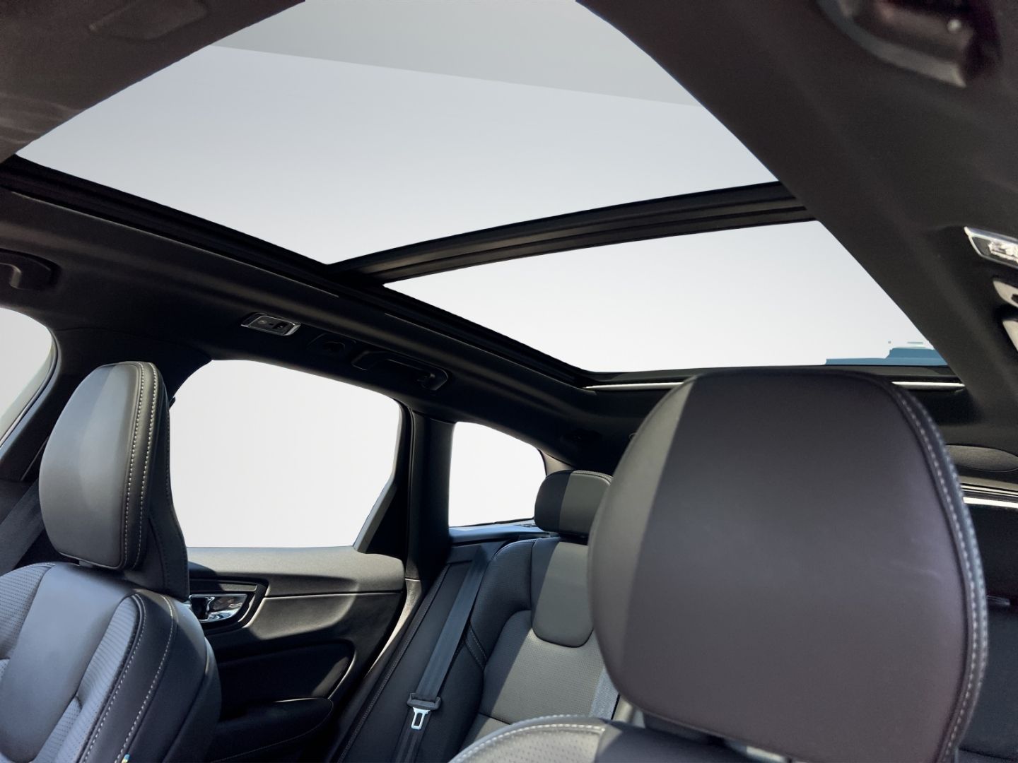 Volvo XC60 R Design AWD HeadUp Aktives Fahrwerk foto 14
