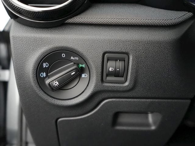 Fabia DRIVE PLUS TSI DSG+BLUETOOTH+SITZ-/LENKRAD