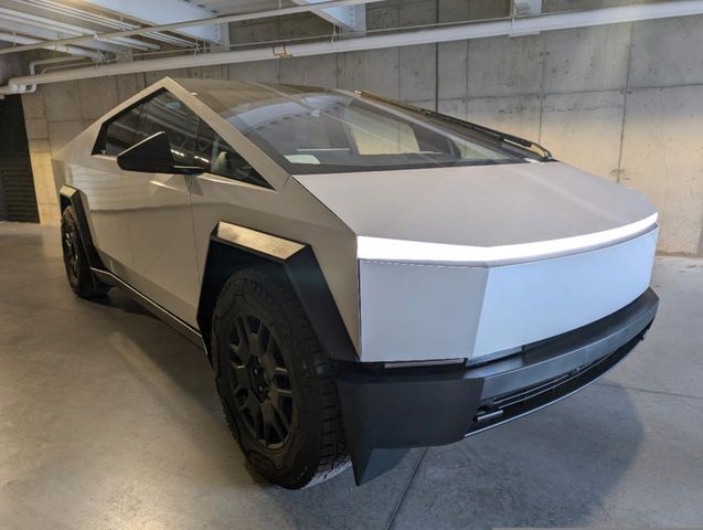 Tesla Cybertruck AWD Foundation Edition