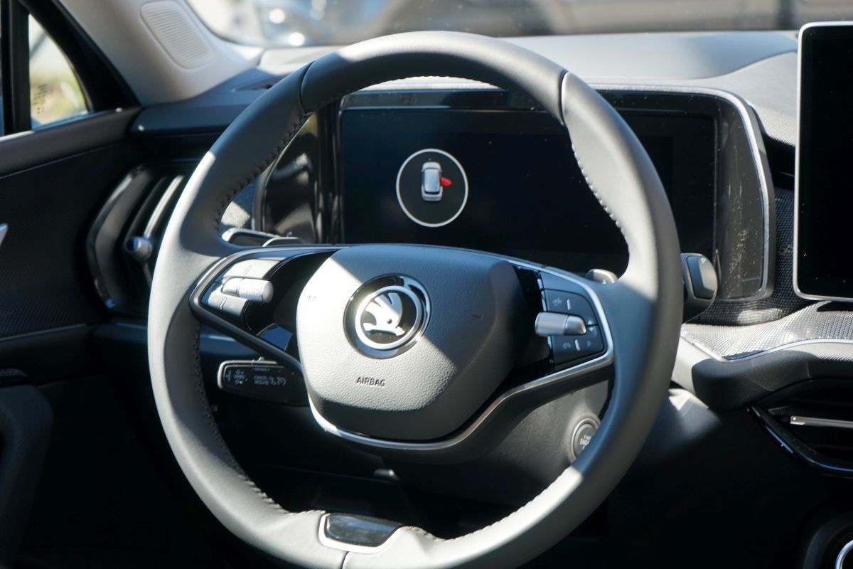 Fahrzeugabbildung SKODA Kodiaq 1.5 TSI*Sport*Head Up*Garantie*7 Sitzer