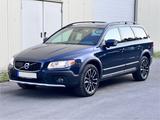 Volvo XC70 D4 Blis ACC Schiebd Standh Leder - Volvo XC70 mit Diesel-Antrieb: Kombi