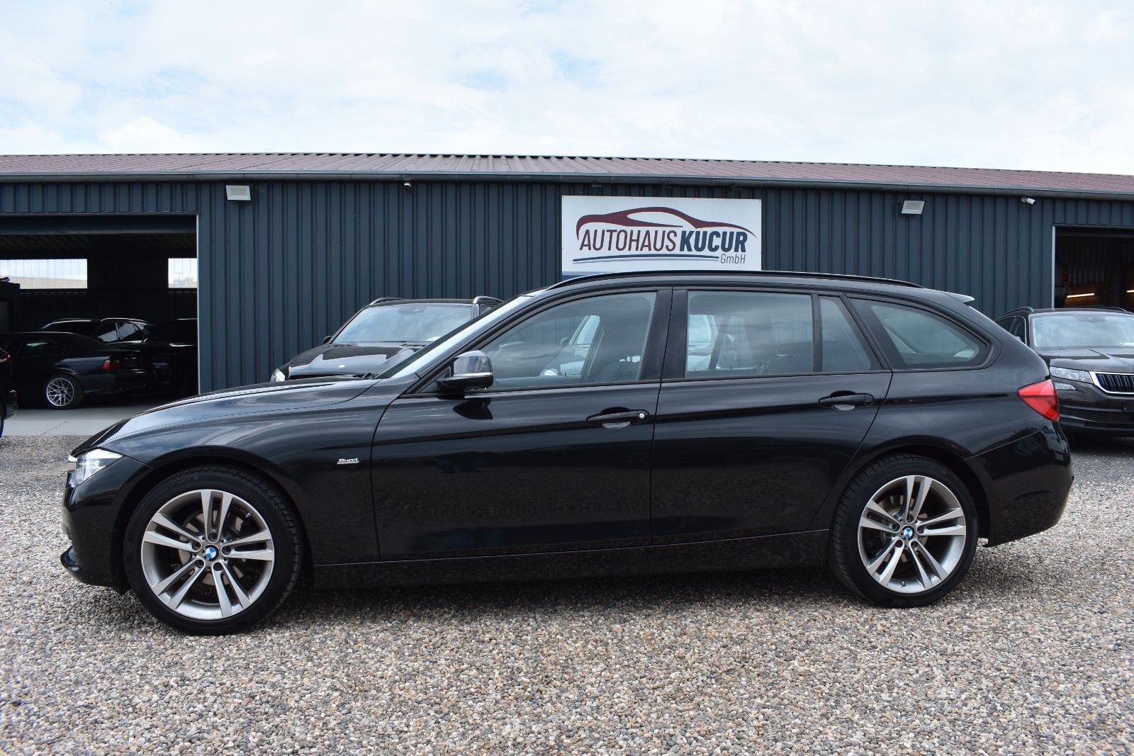 Fahrzeugabbildung BMW 320i Touring Sport Line Sportautom.AHK LED Pano