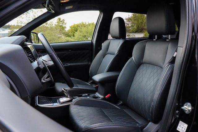 Fahrzeugabbildung Mitsubishi Outlander PHEV 4WD AT TOP Leder GSD AHK