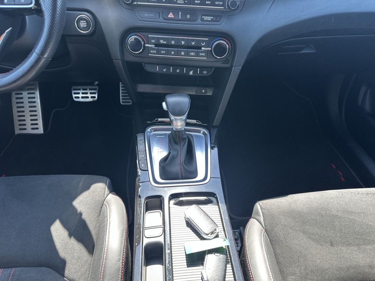 Fahrzeugabbildung Kia PROCEED T-GDI GT 1.6*Navi*Cam*1Hnd* - mit KI generiert/bearbeitet