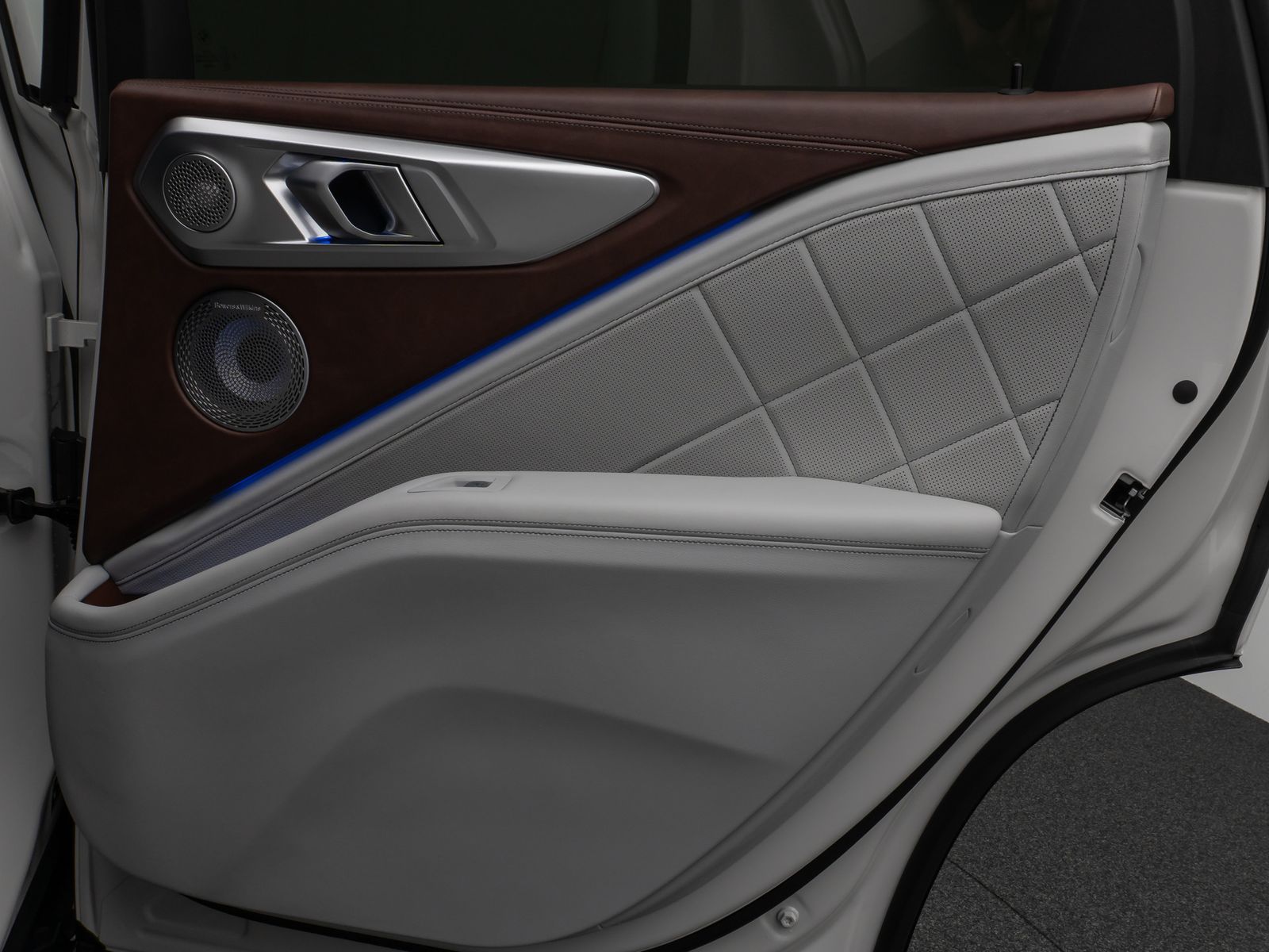 Fahrzeugabbildung BMW XM Individual M Sitze DAB B&W Massage SoftClose