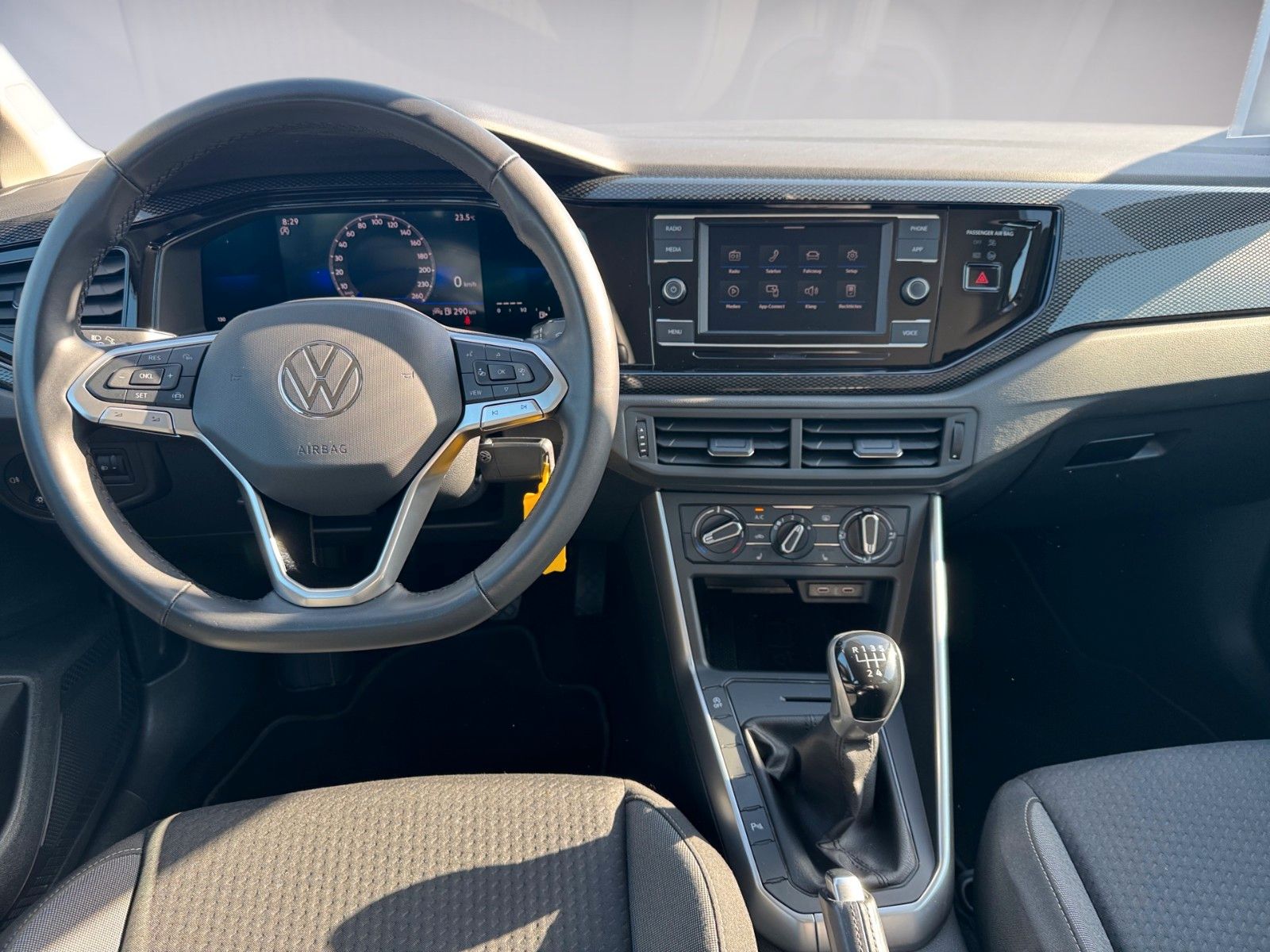 Fahrzeugabbildung Volkswagen Polo VI Life 1.0 MPI