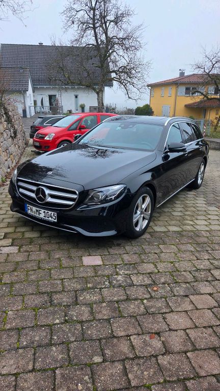 Image of Mercedes-Benz E 220