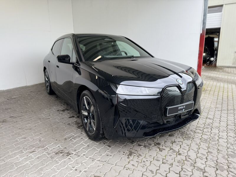 BMW iX xDrive45 Tageszulassung 25%