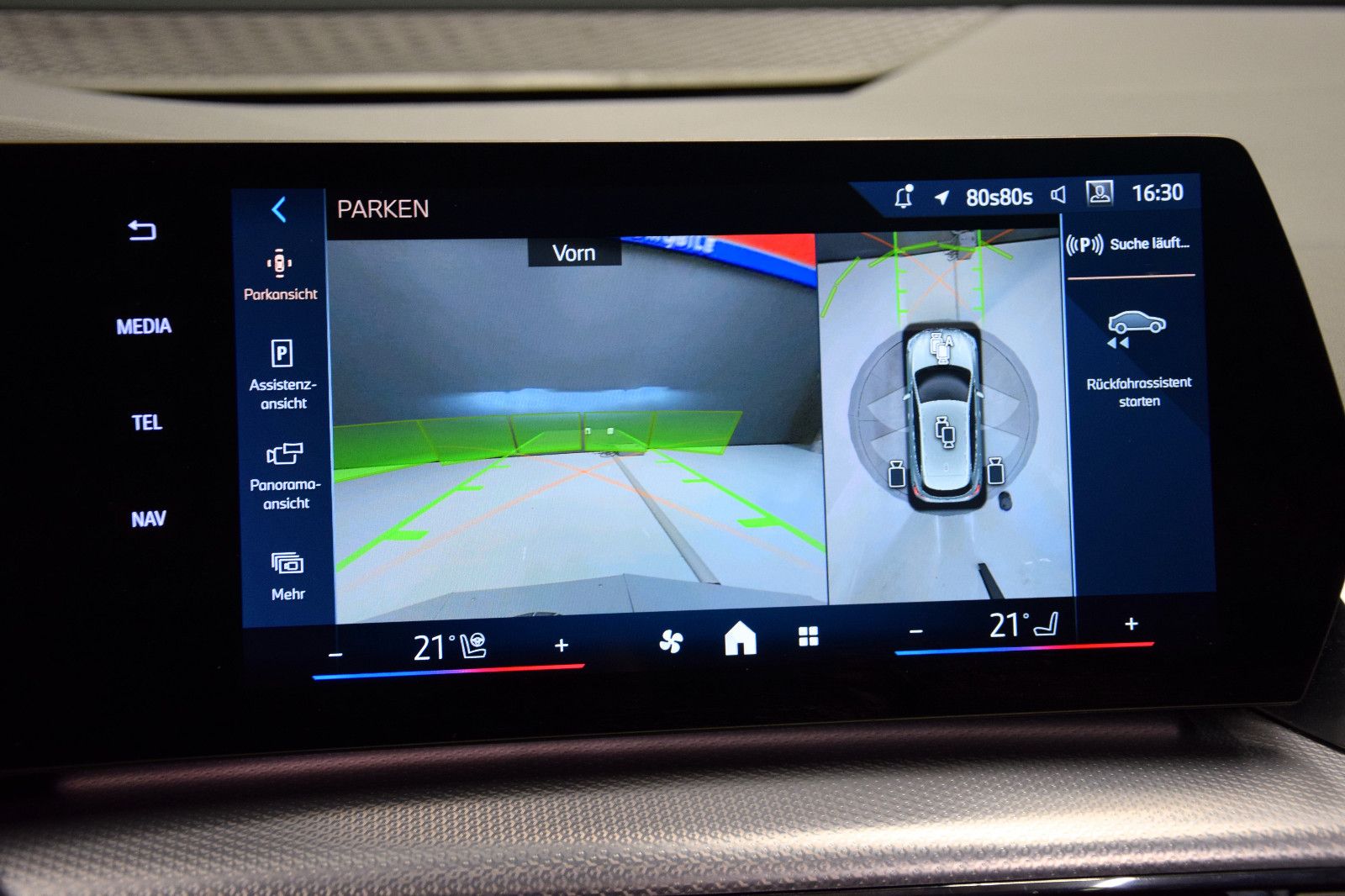 Fahrzeugabbildung BMW 218i Active Tourer HuD Pano Memory Harman Kardon