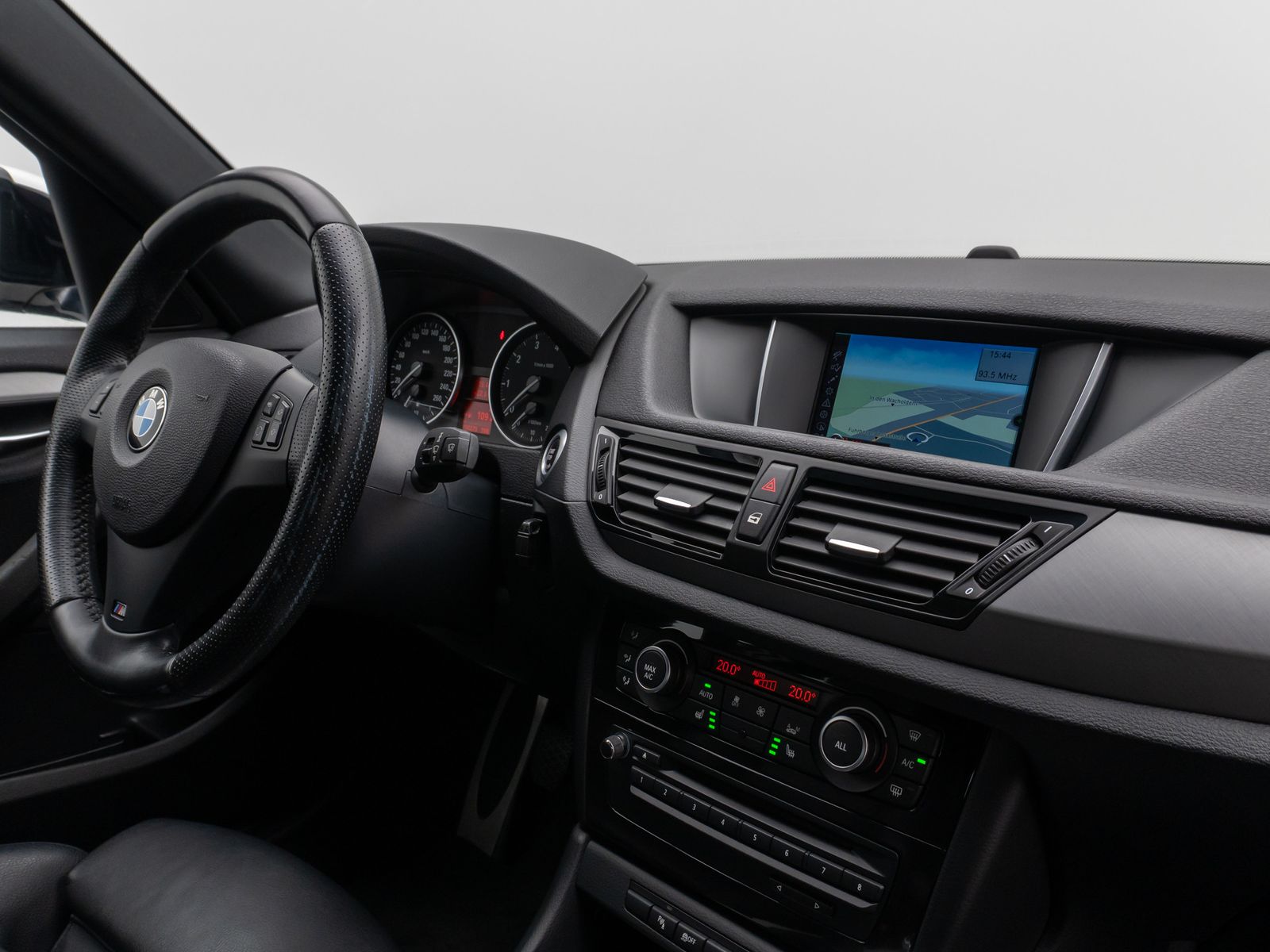 Fahrzeugabbildung BMW X1 sD18i M Sport Navi SitzhzgPDC Xenon AHK 8fach