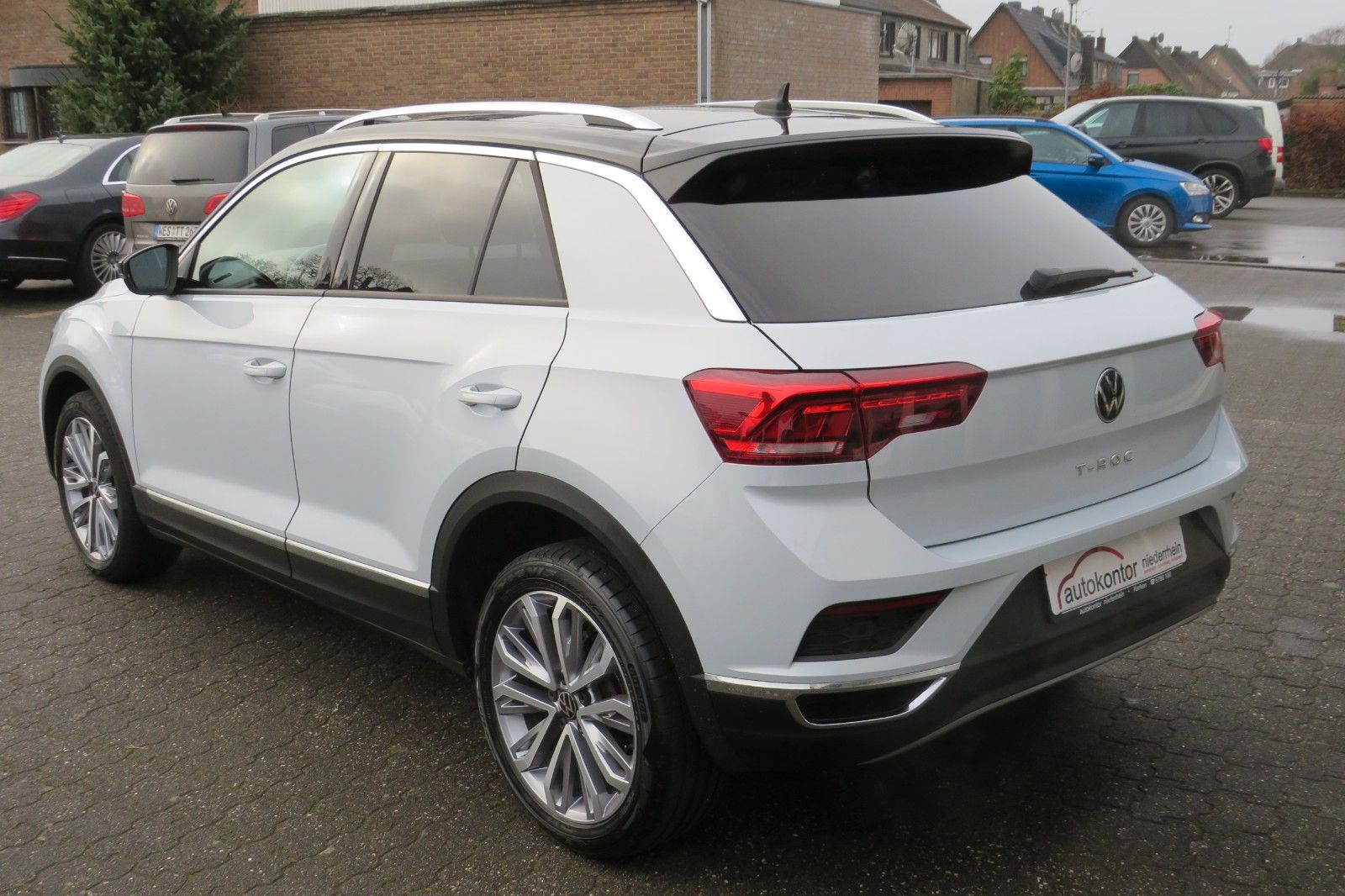 Fahrzeugabbildung Volkswagen T-Roc Sport R-LINE PANO 18`LED NAVI BEATS 1.HD