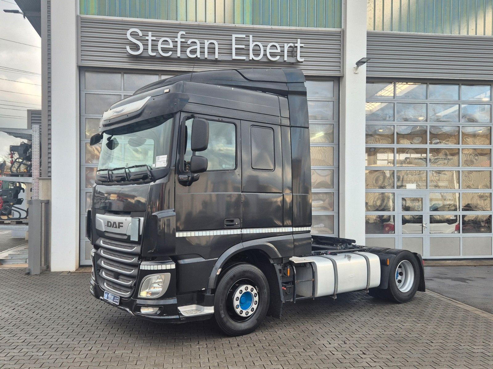 Fahrzeugabbildung DAF XF 450 4x2 Spoiler Klima 2x Tank 2x Bett