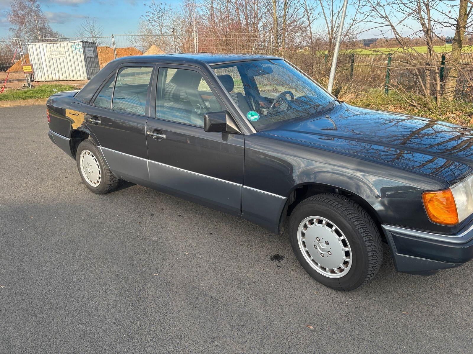 Mercedes-Benz 230