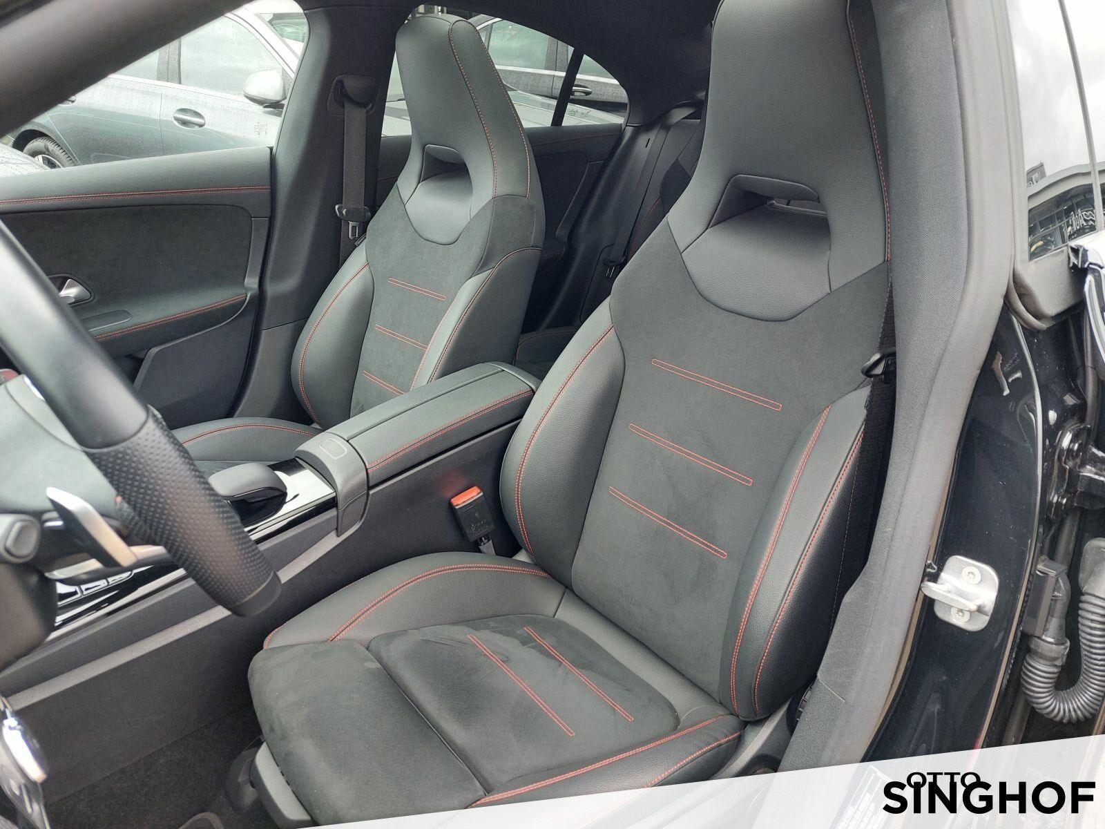 Fahrzeugabbildung Mercedes-Benz CLA 200 AMG Pano+Night+Rü Kam+TOTW+dyn.LED+Sound