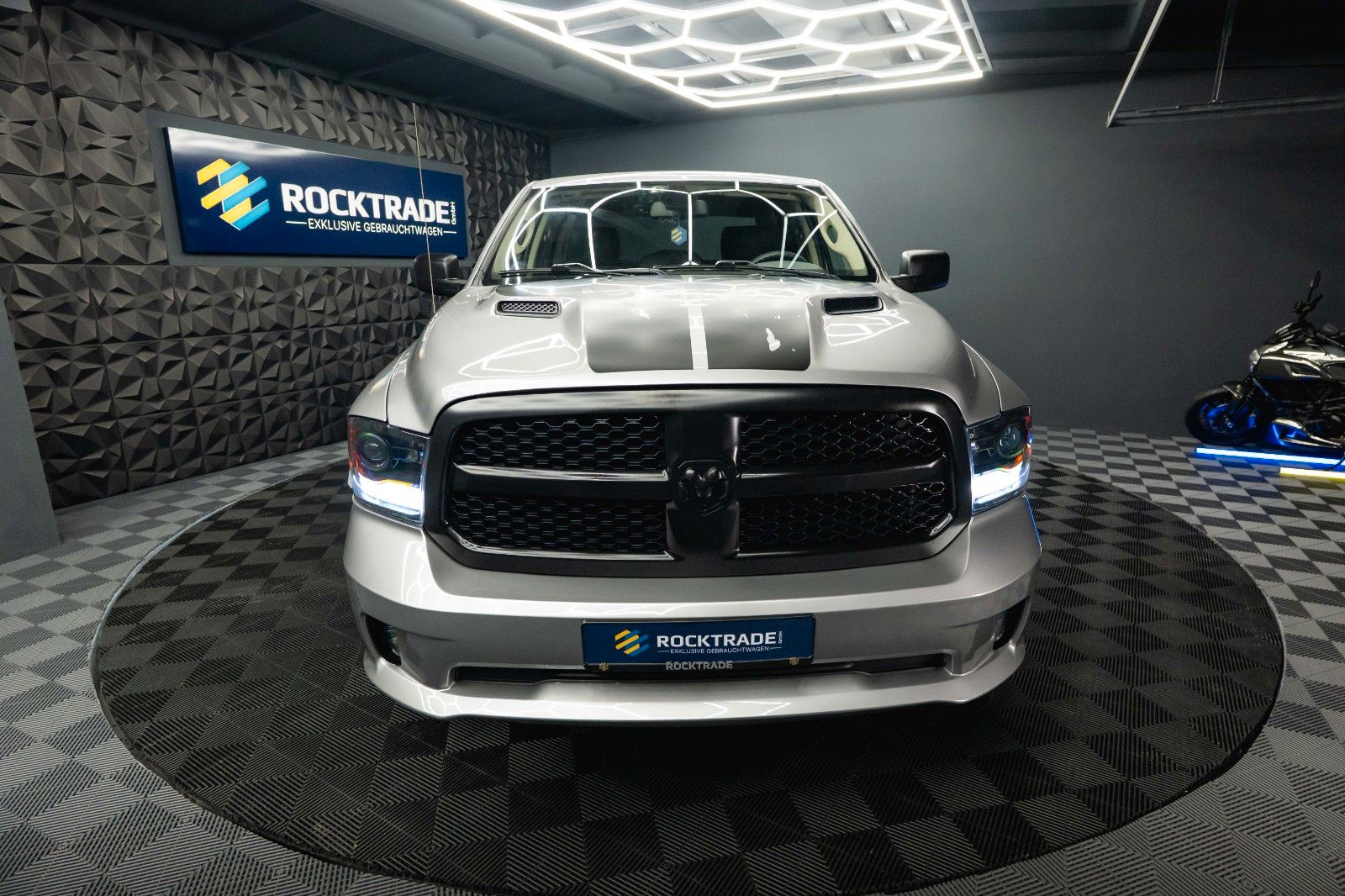 Fahrzeugabbildung Dodge RAM 5.7 V8 HEMI 4x4 OFFROAD Night-Paket *LED*AHK