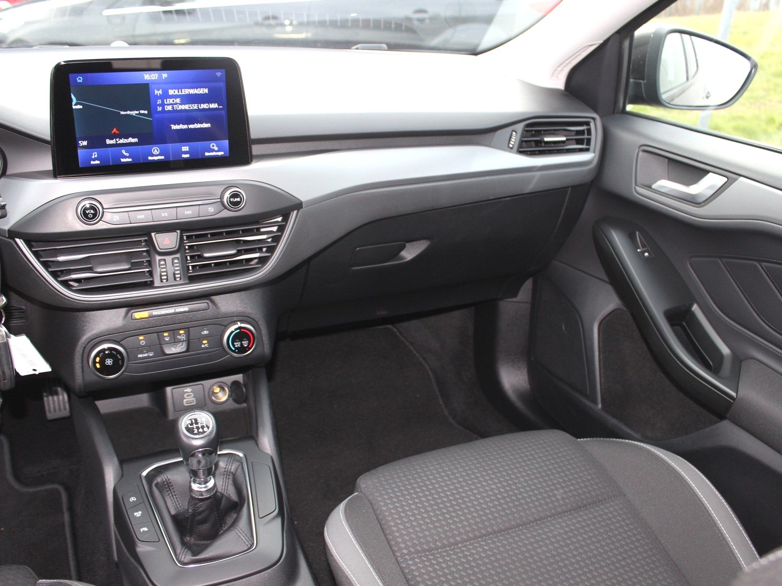 Fahrzeugabbildung Ford Focus Cool & Connect 1,5 EcoBlue