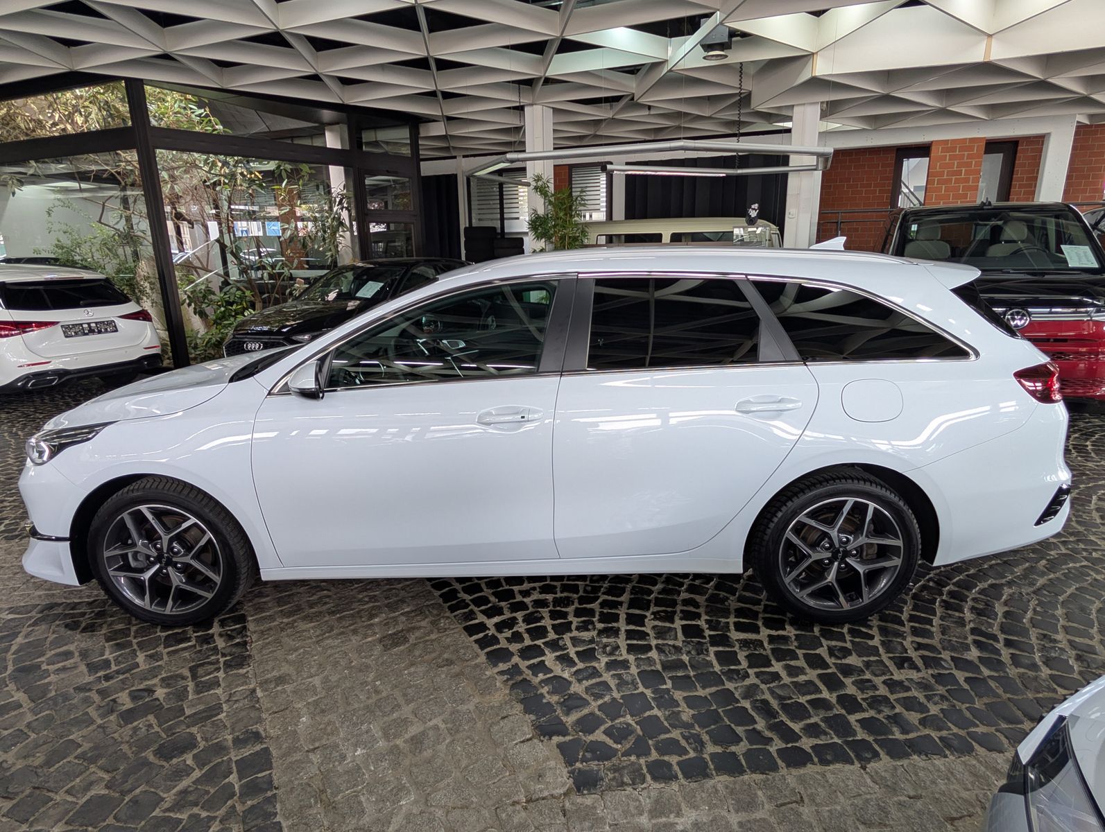 Fahrzeugabbildung Kia cee'd Sportswagon 1.5 Spirit SCC JBL KAM 7J Gar.