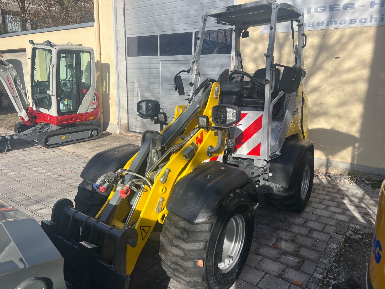 Fahrzeugabbildung Wacker WL 28 Klappdach , kurzes Hubgestell, Breitreifen